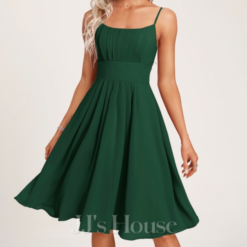 A-line Scoop Knee-Length Chiffon Bridesmaid Dress